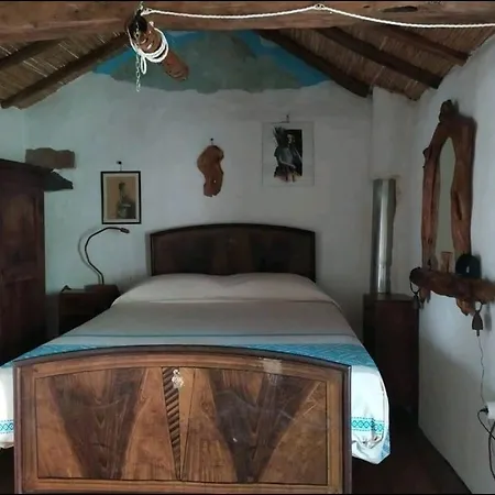 Ferienhaus Sa Domu 'eccia Urzulei